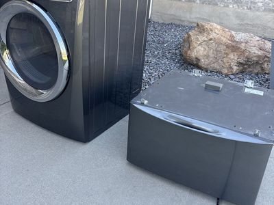 Electrolux Pedestal and non working dryer