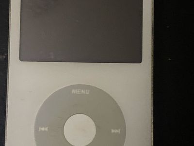 Apple iPod 5th Gen (Video) 30GB White - Classic MP3 Player with Click Wheel