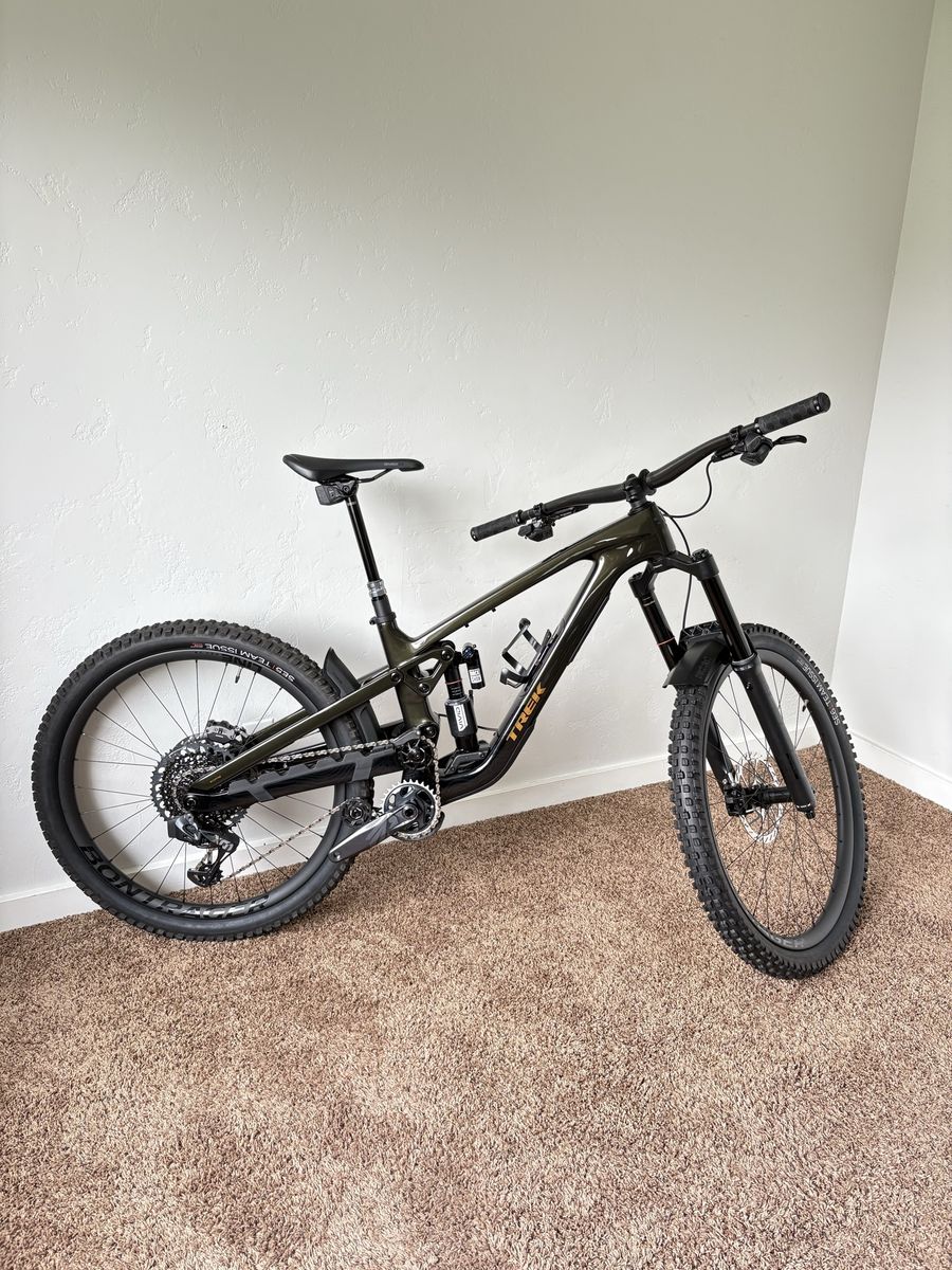 *New* 2025 Trek Slash 9.9 AXS XO1 High Pivot