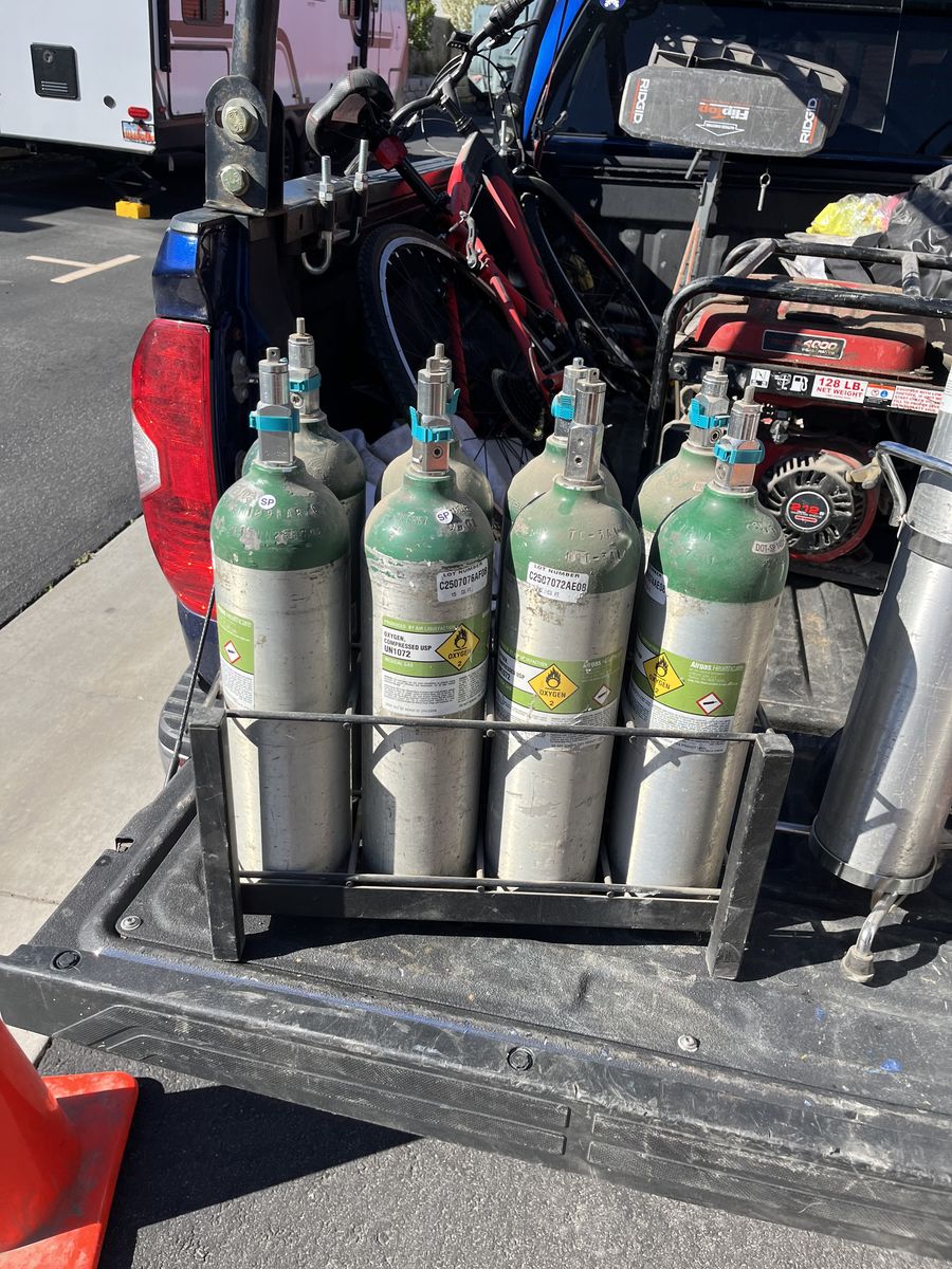 10 Oxygen Bottles w/carrier