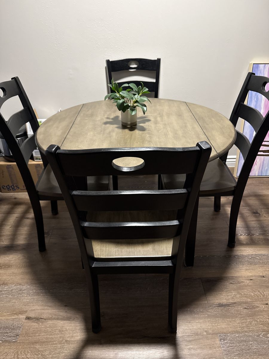 Dinning table and 4 chairs