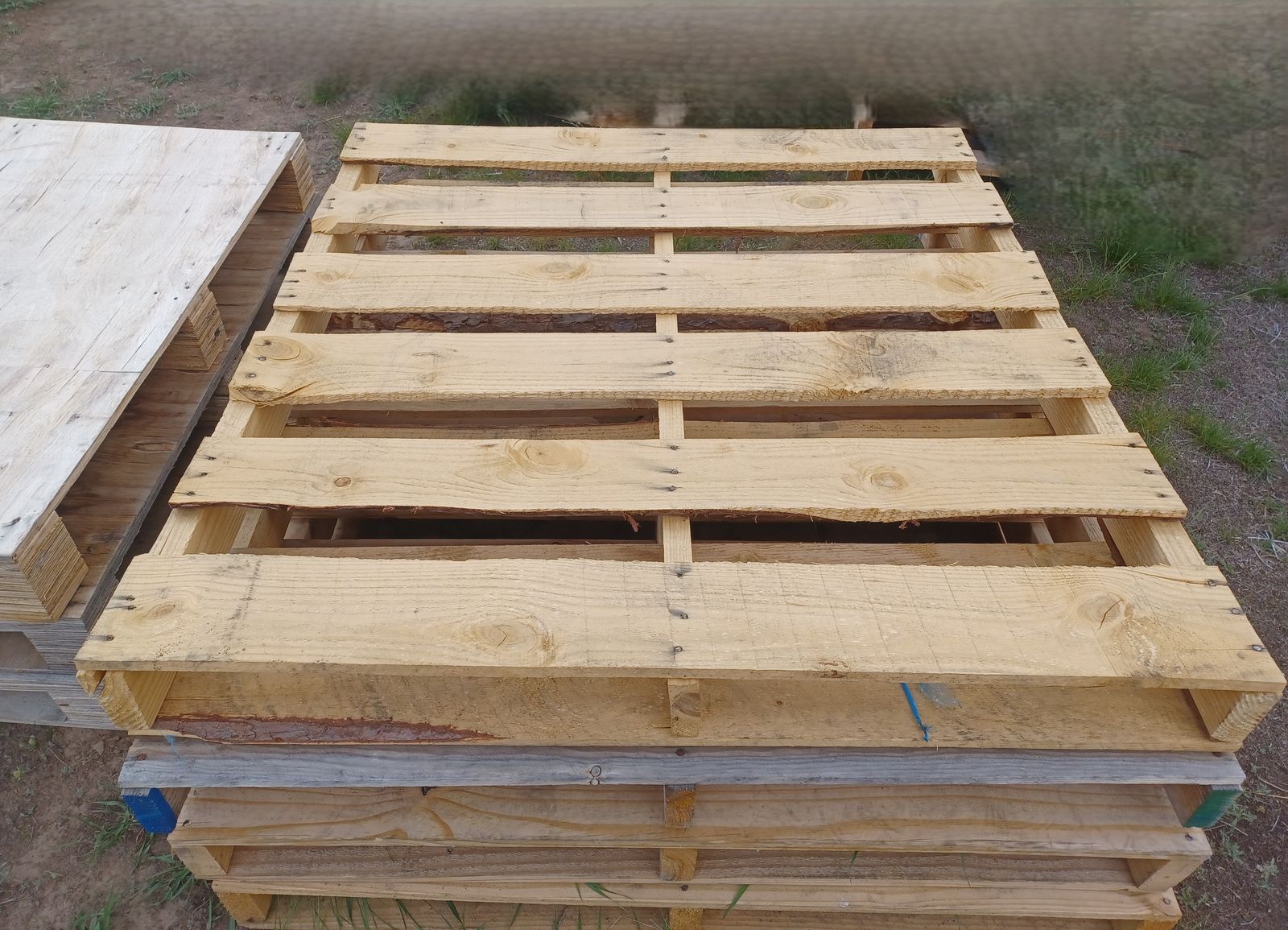 Spring Clearance!  Lumber - Wood Pallets – Various Sizes - Buy 5 get 1 FREE!