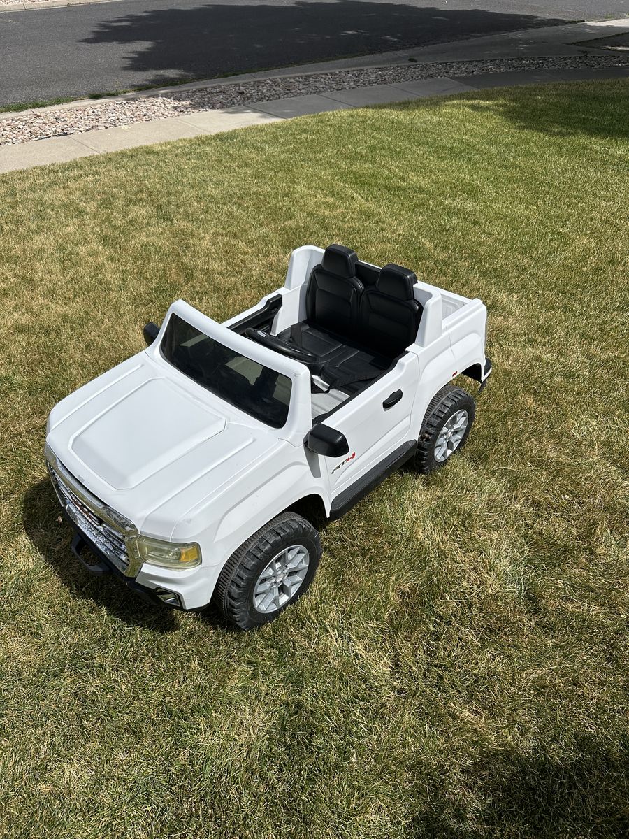 Huffy - GMC Canyon 12V Ride on Toy