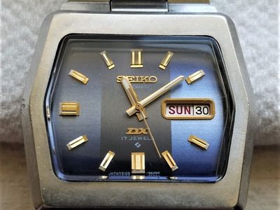 I’m selling a used vintage Seiko 6106-5529 in a Hexagon shaped stainless steel case