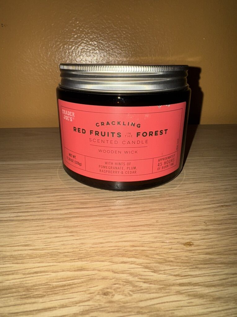 Crackling Red Fruits in the Forrest Scented Candle