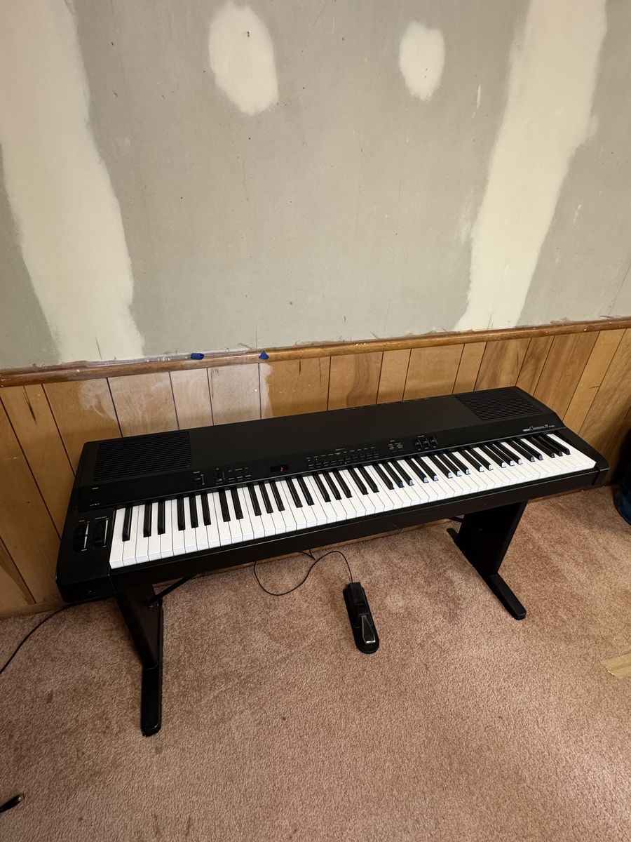 Yamaha Clavinova PF P-100 (Excellent condition).