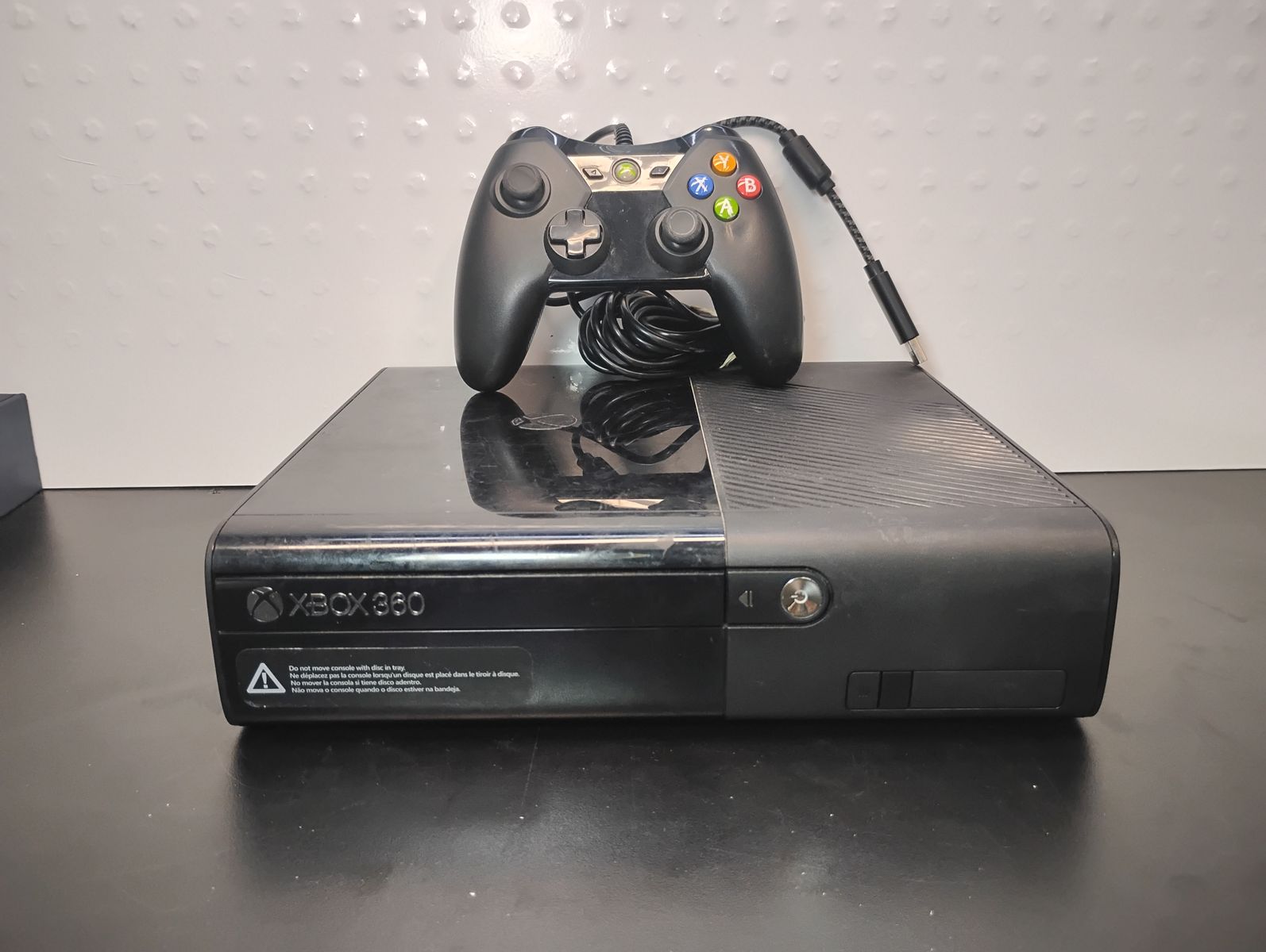 Xbox 360 E (Model 1538) With Controller