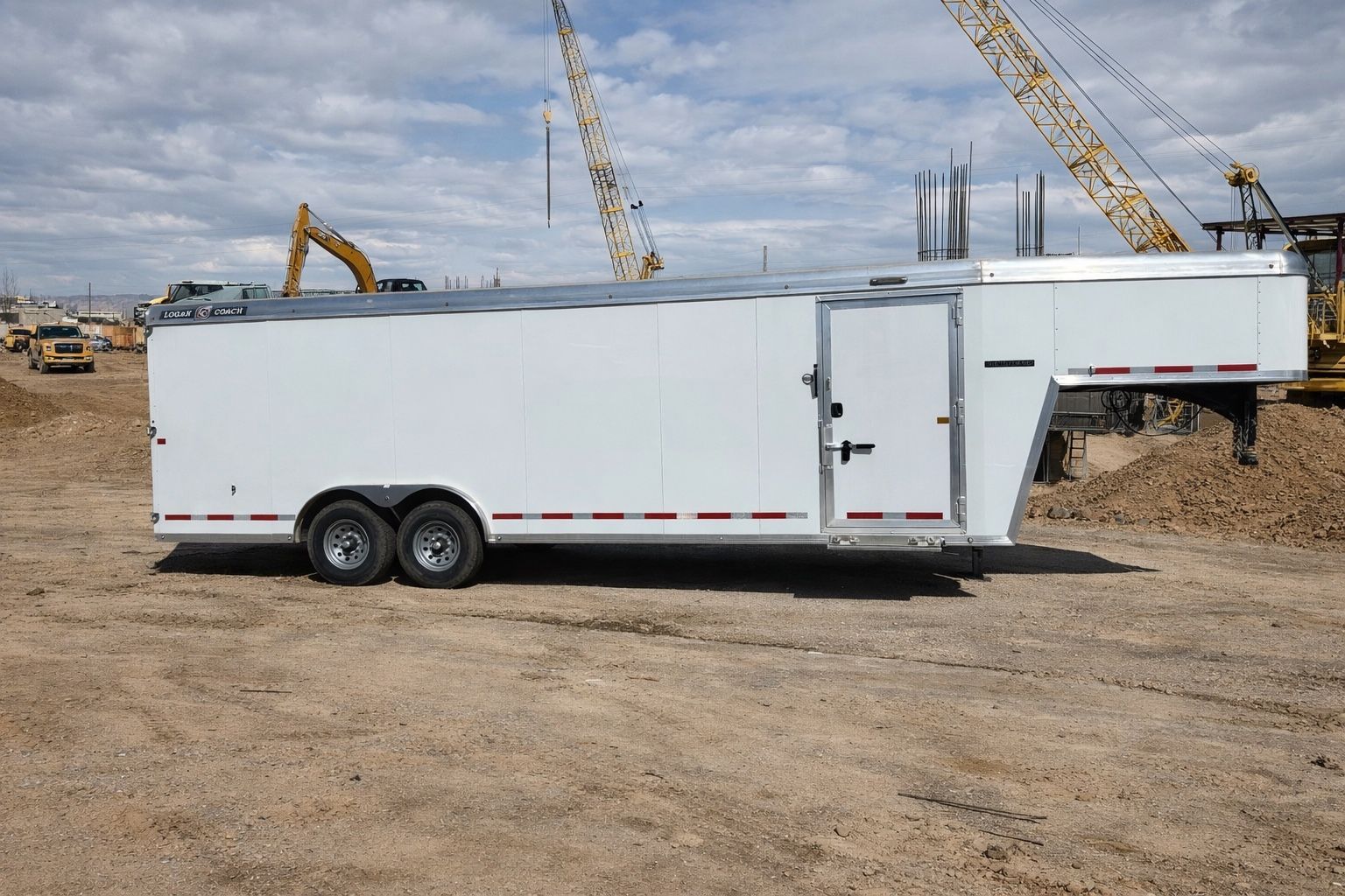 24' Logan Coach Contractor