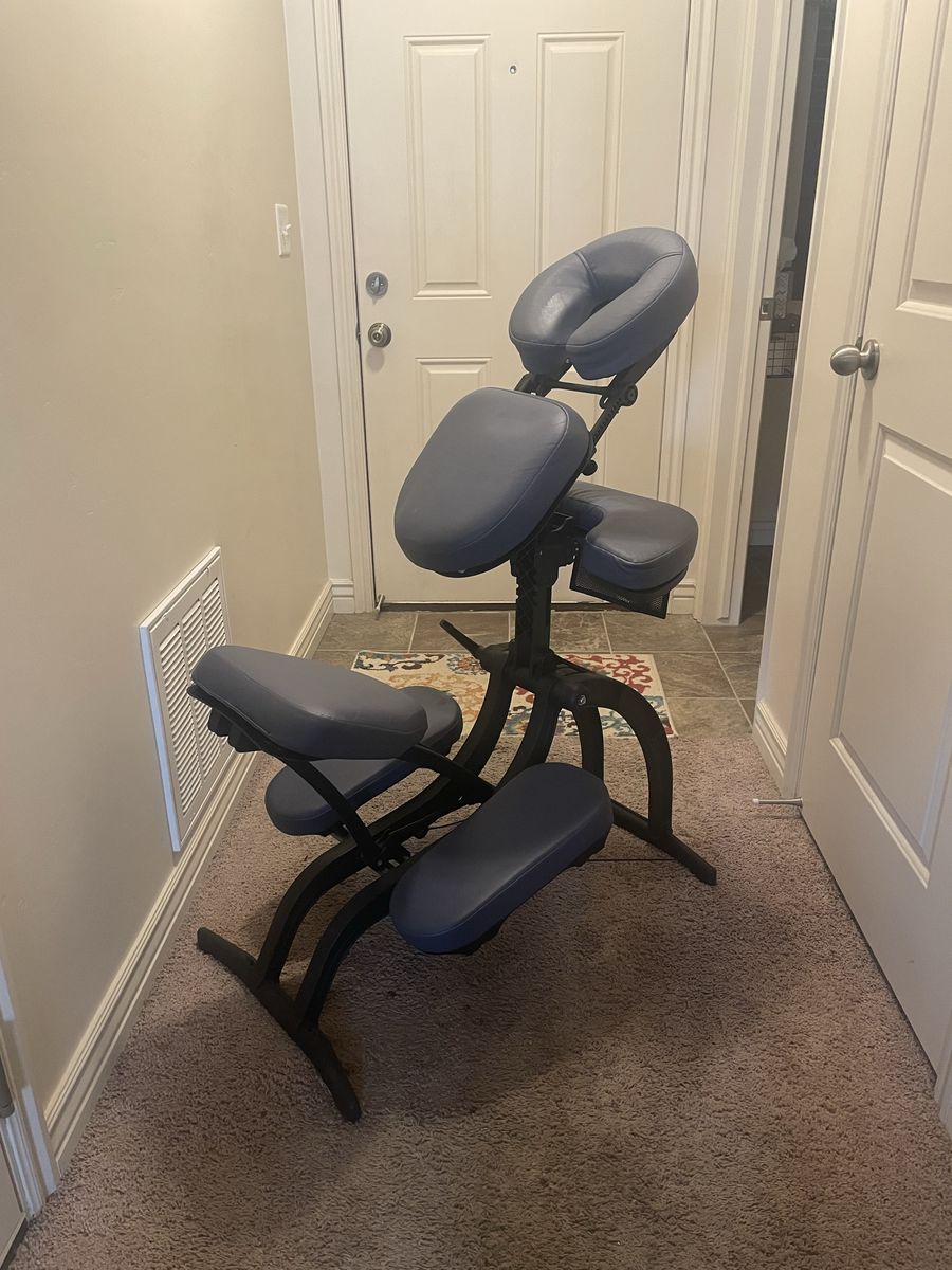 Earthlite Avila II Traveling Massage/Tattoo Chair