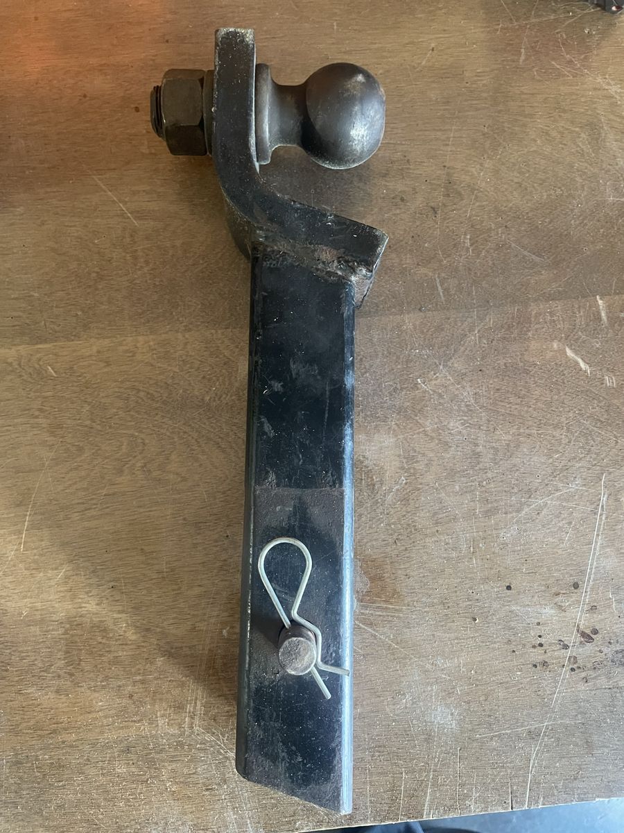 Ball hitch