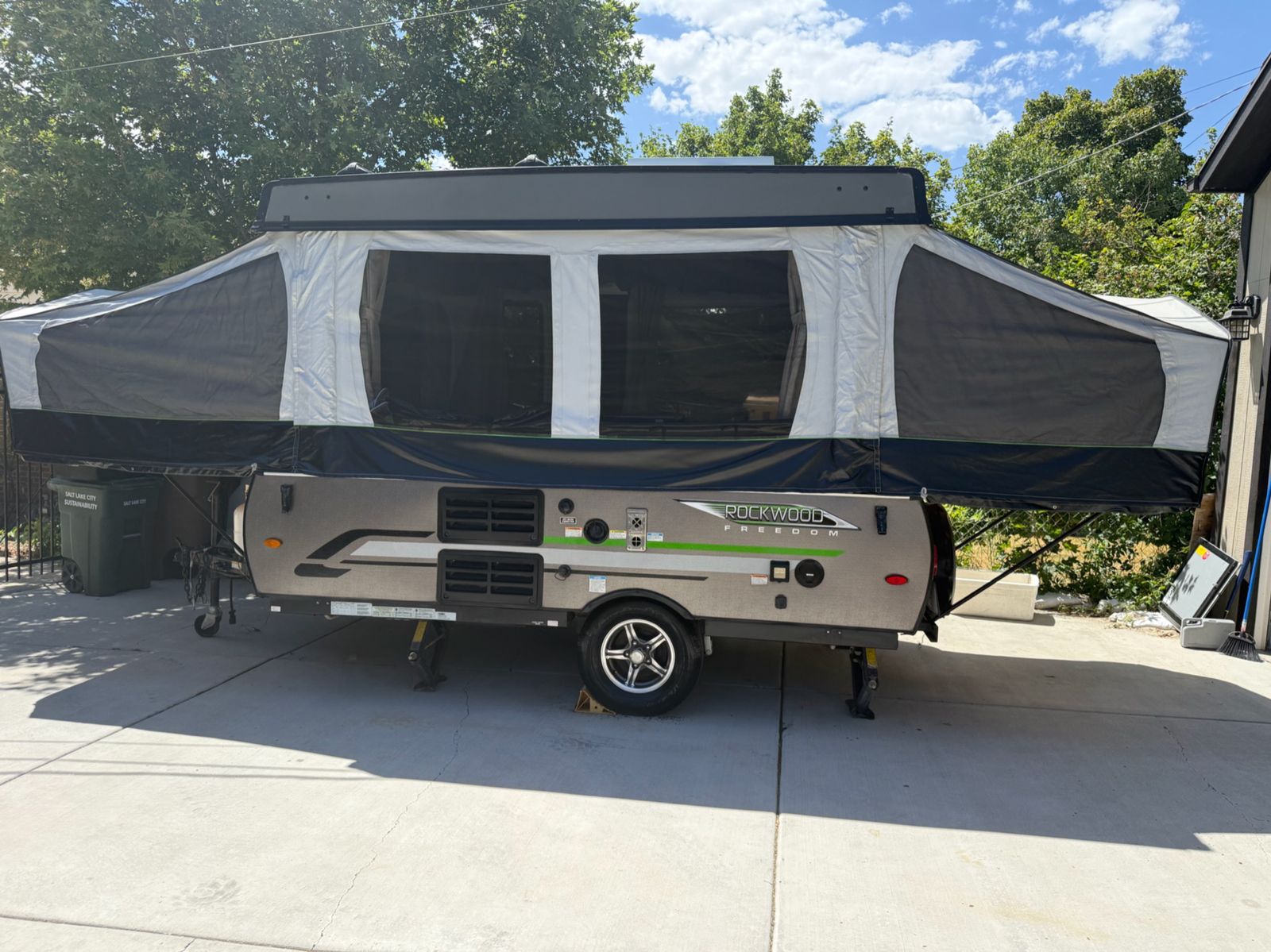 2021 ROCKWOOD FREEDOM Forest River Popup Tent Trailer