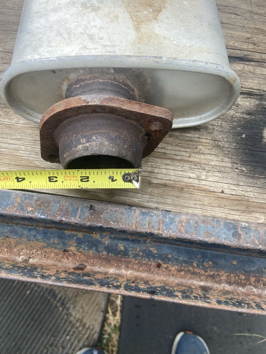 Short muffler resonator