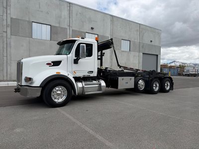 2015 Peterbilt 567 Roll Off Dumpster Truck