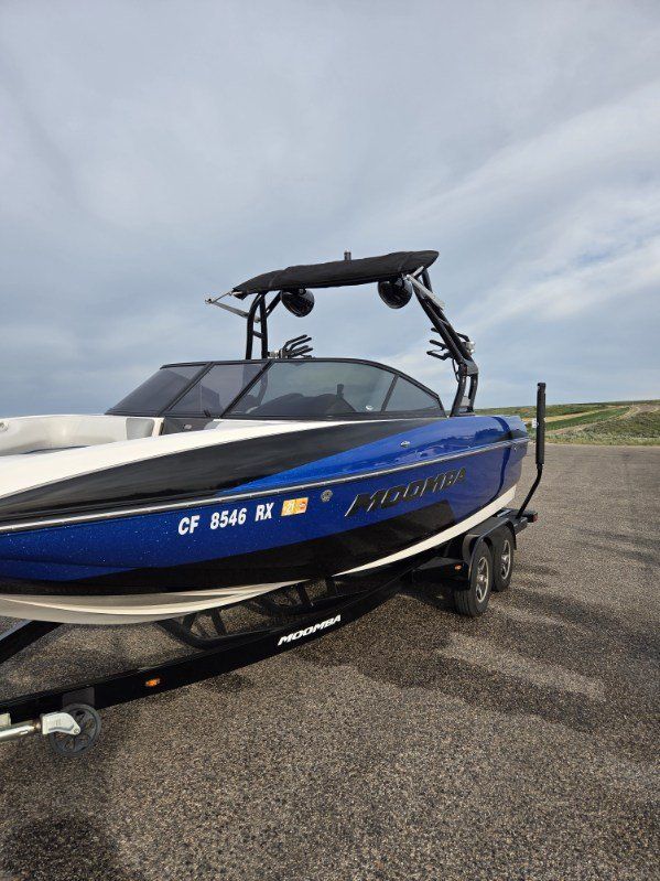 2017 Moomba Mojo 23'