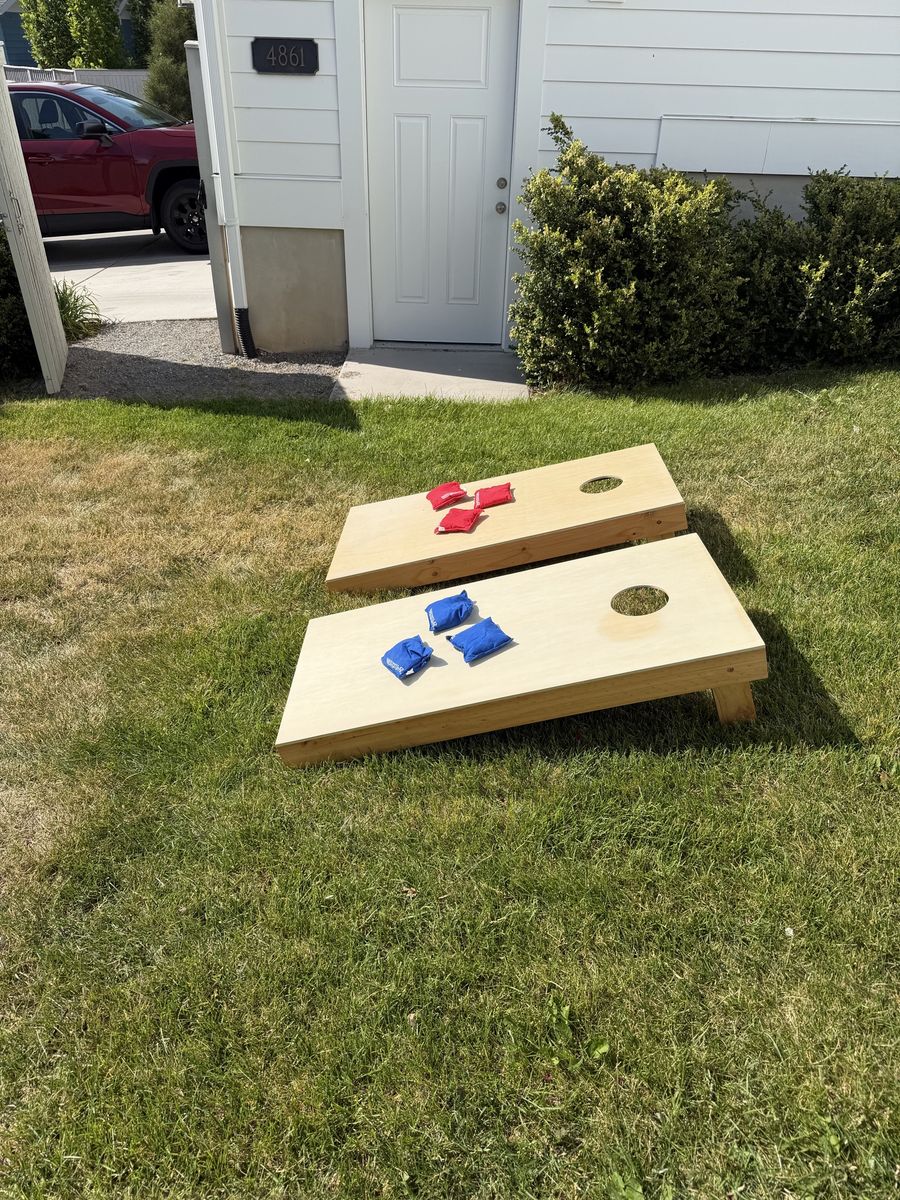 Like New Cornhole Set - Includes 2 Boards & 8 Bean Bags (Red & Blue)