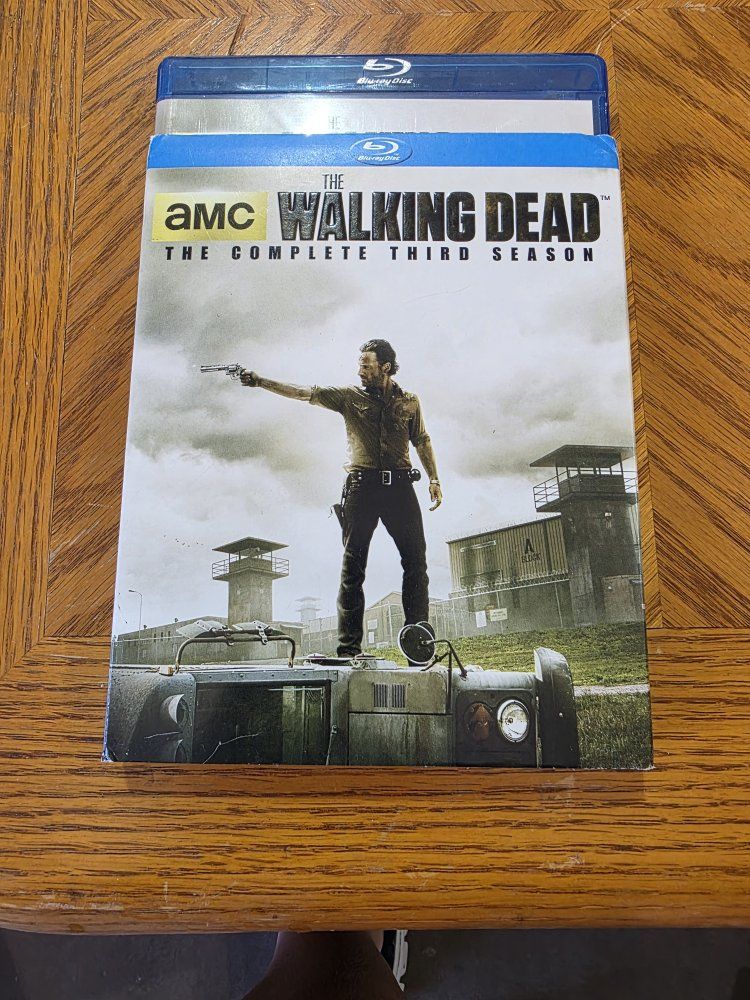 The Walking Dead: The Complete Third Season Blu-ray Disc Set