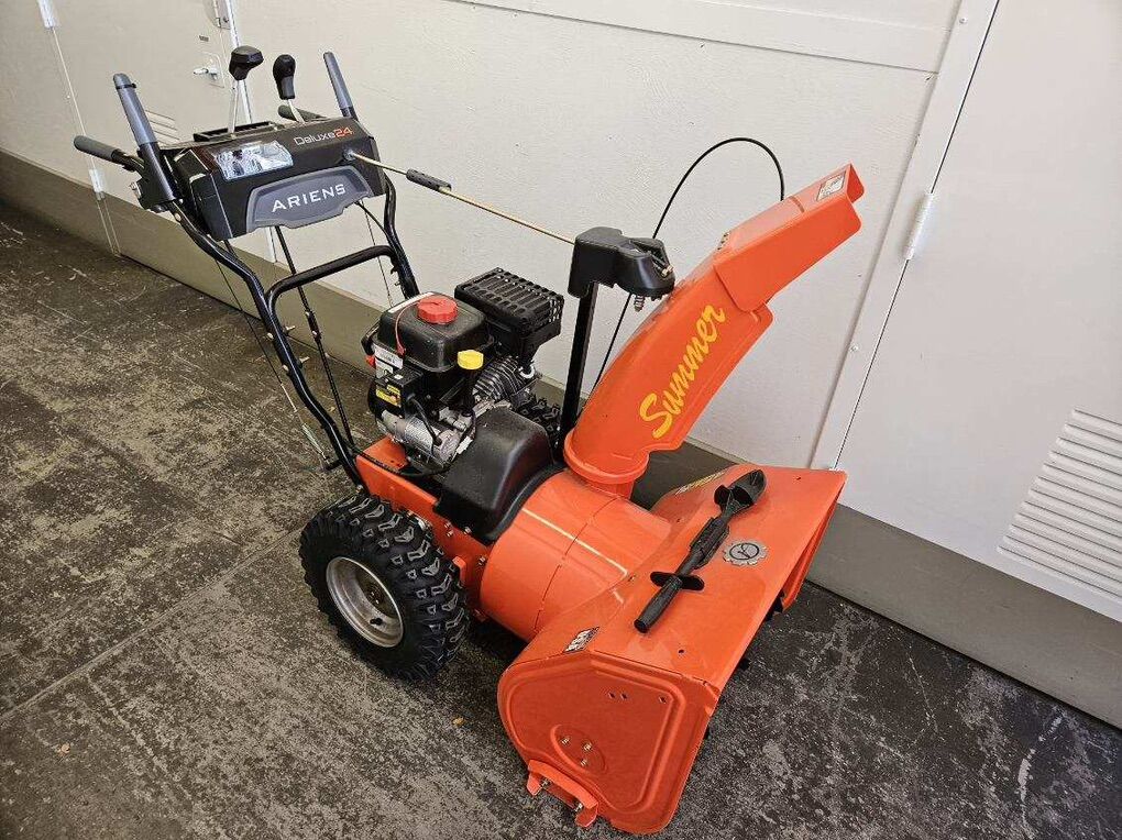 Ariens Deluxe 24 Snowblower