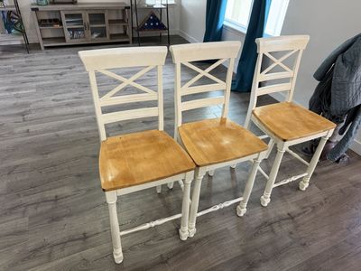 3 Countertop bar stools