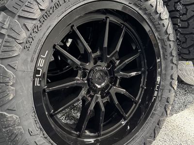 6x5.5 20x9 Fuel Clash/33x12.50r20 Amp AT Pro