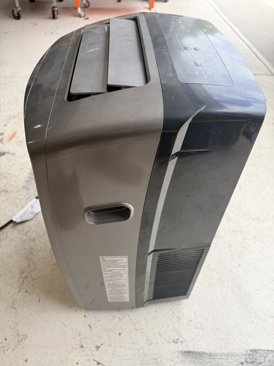 LG Portable AC/Heater Unit Model lp1417shr / Cooling 14,000 BTU/H / Heat 12,000 Btu-h
