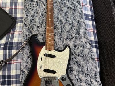 Fender Mustang Vintera II Electric Guitar Sunburst