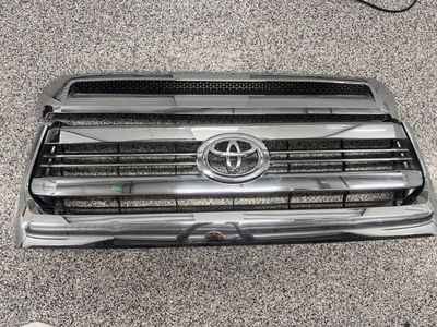 Toyota Tundra Grille and Headlights