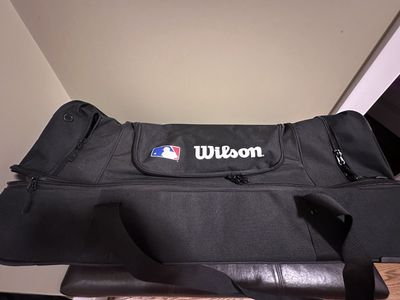 Wilson Umpire V2 Wheeled Bag