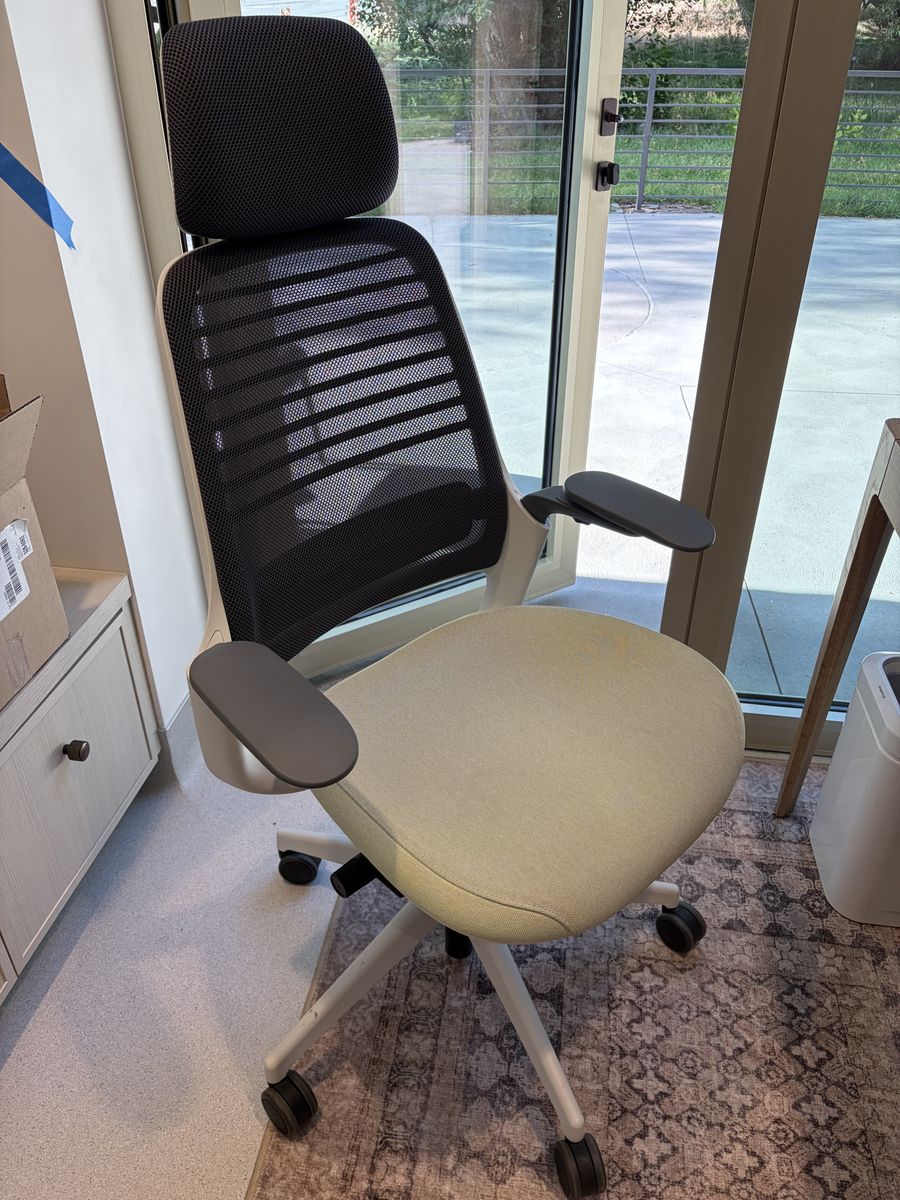 Set of 2 Steelcase Series 1 Computer Chairs Excellent Condition