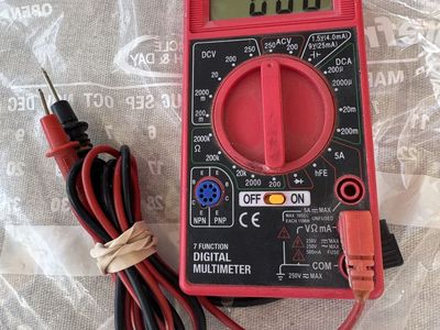 7 function digital multimeter with cable
