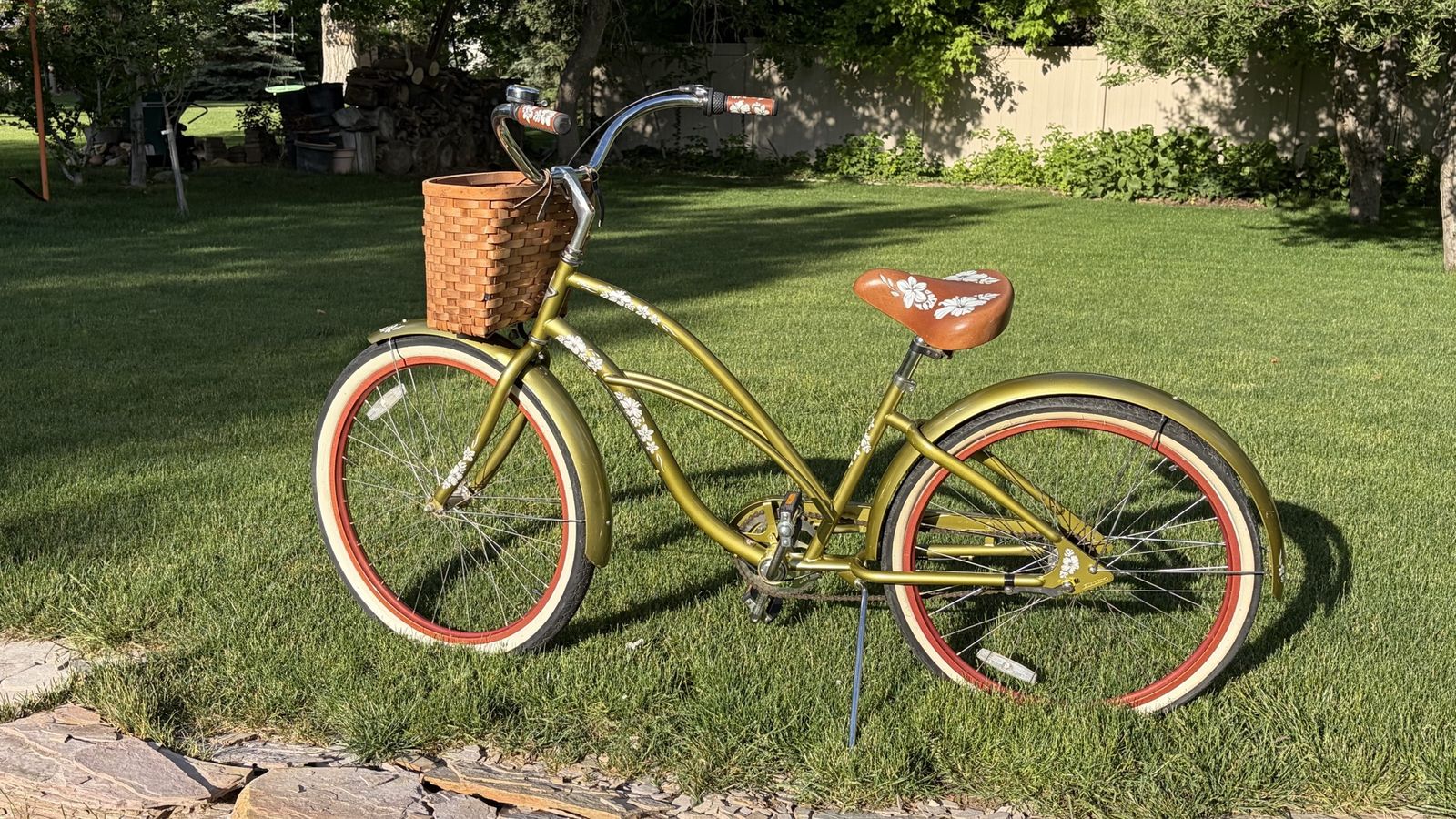 Electra Hawaii Beach Cruiser 18”. New tire tubes