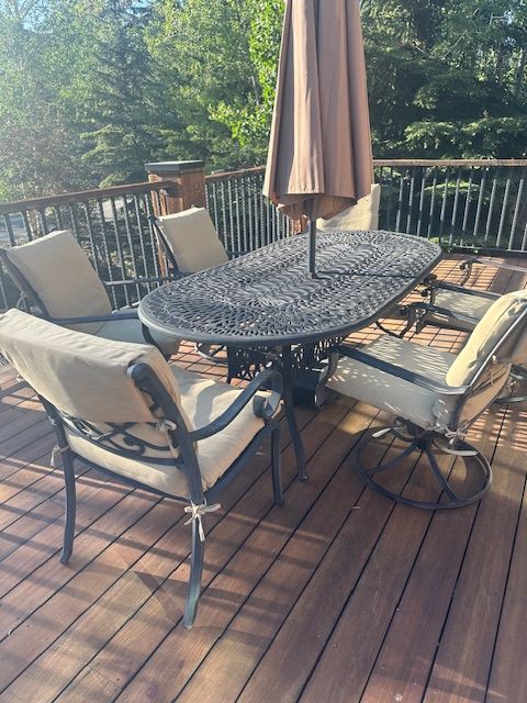 Outdoor dining table w/6 chairs