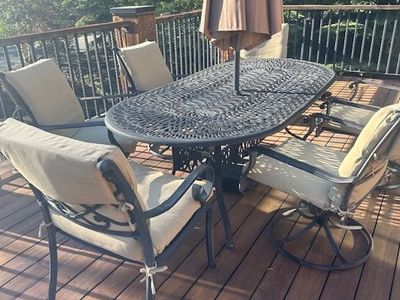 Outdoor dining table w/6 chairs