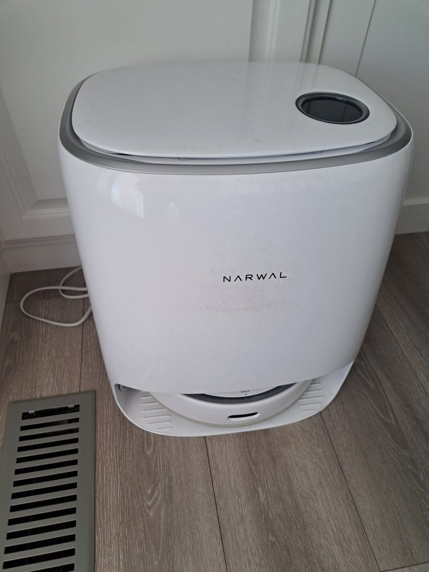 Narwal Freo Robot Vacuum and Mop with Base Station and Accessories