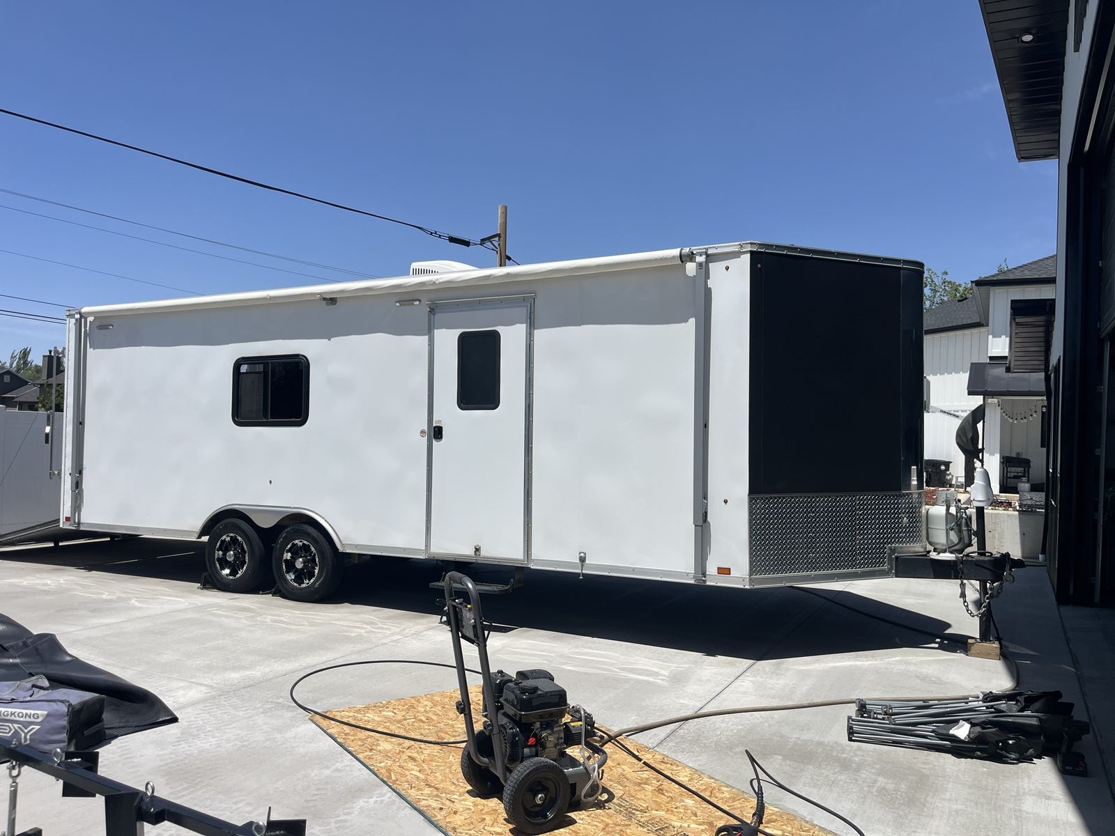 24’ enclosed trailer