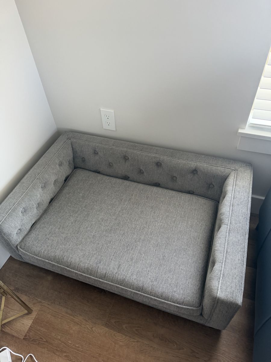 Modern Gray Tufted Dog Couch/Pet Sofa excellent condition