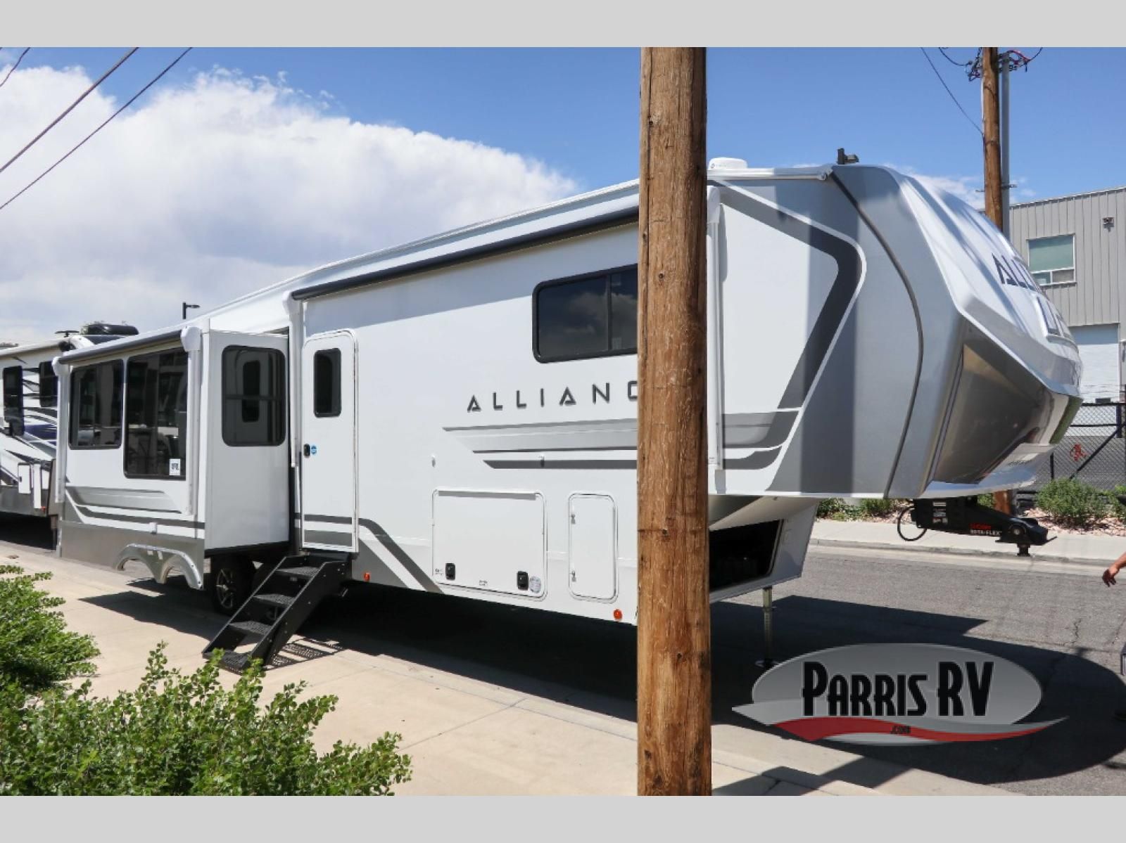 New 2027 Alliance RV Avenue 32RLS