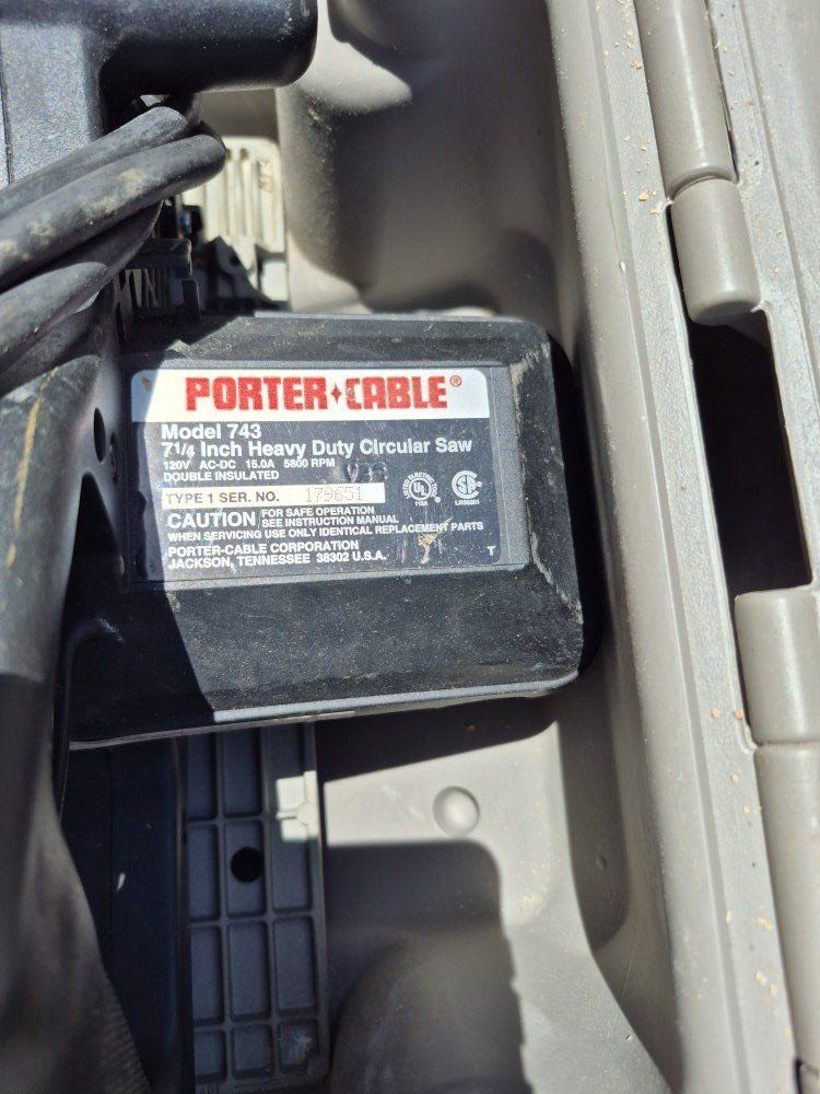 PORTER-CABLE Model 743 7-1/4 Inch 15 Amp Heavy Duty Circular Saw with Case