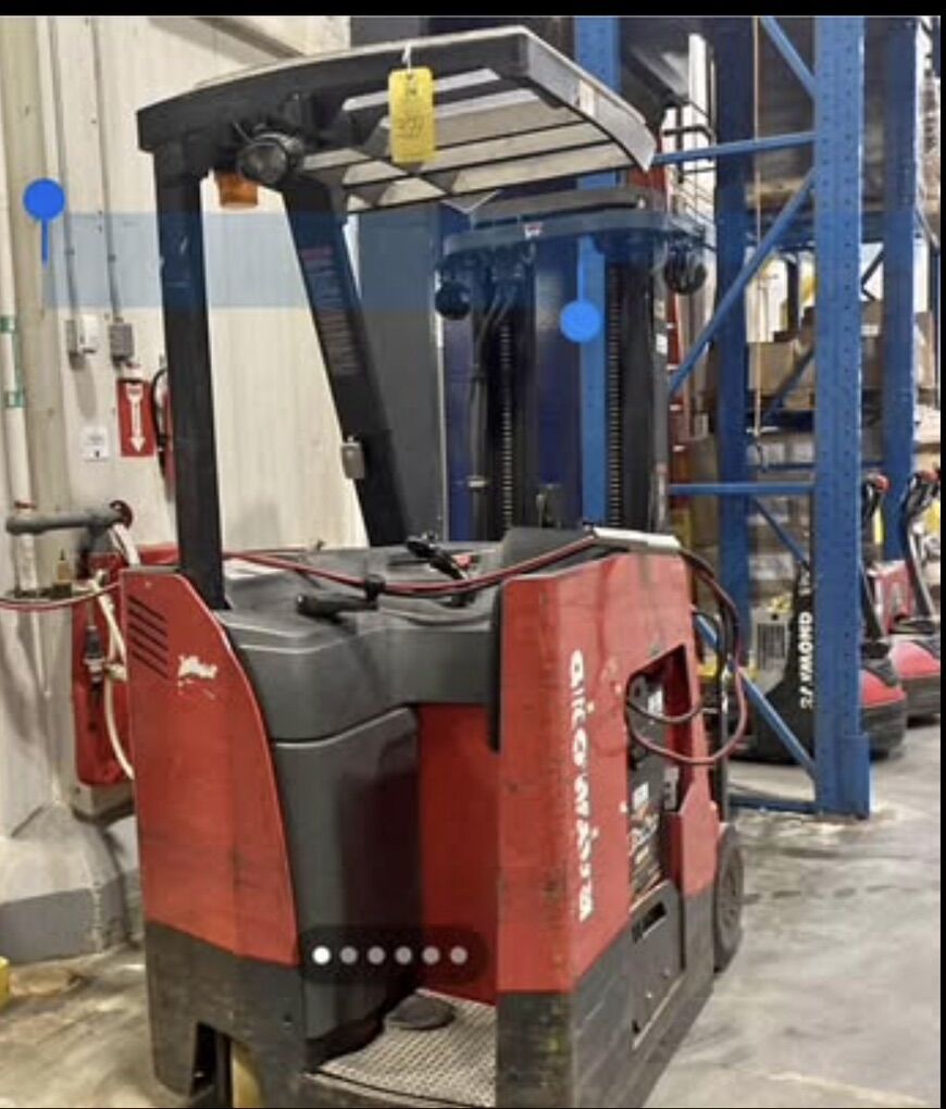 Raymond 425-C35TT, 36V Stand-up Reach Forklift