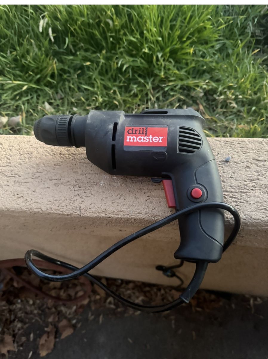 Drill Master Black 60614 3.2 Amp 3/8 In. Variable Speed reversible drill