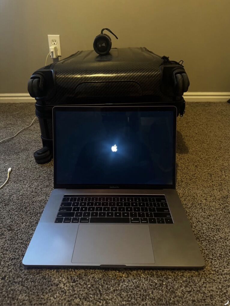 2019 MacBook Pro 15 - i7/16GB - Excellent Cond.