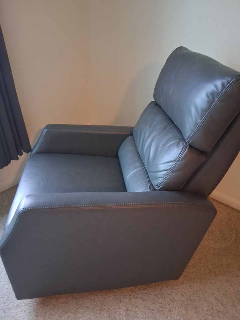 Main image 4