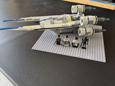 Lego Star Wars U-Wing Fighter 75155 - Fully Built Set with Minifigures