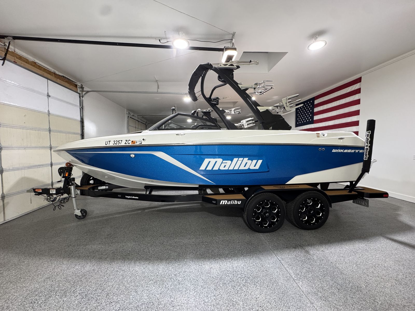 2021 Malibu WakeSetter 22 LSV – Diamond Hull – 231 Hours – One Owner