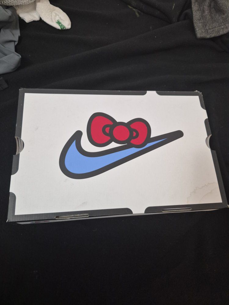 hello kitty nike presto with box