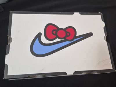 hello kitty nike presto with box