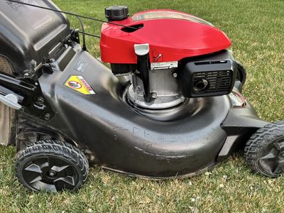 Honda Lawnmower HRN216VKAA (Newest Honda Model)