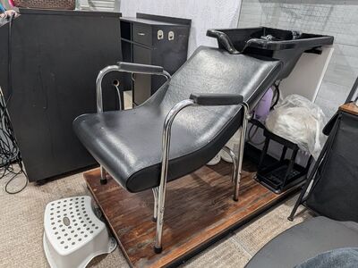 *PRICE REDUCED* Salon Shampoo Sink plus Shampoo Ch