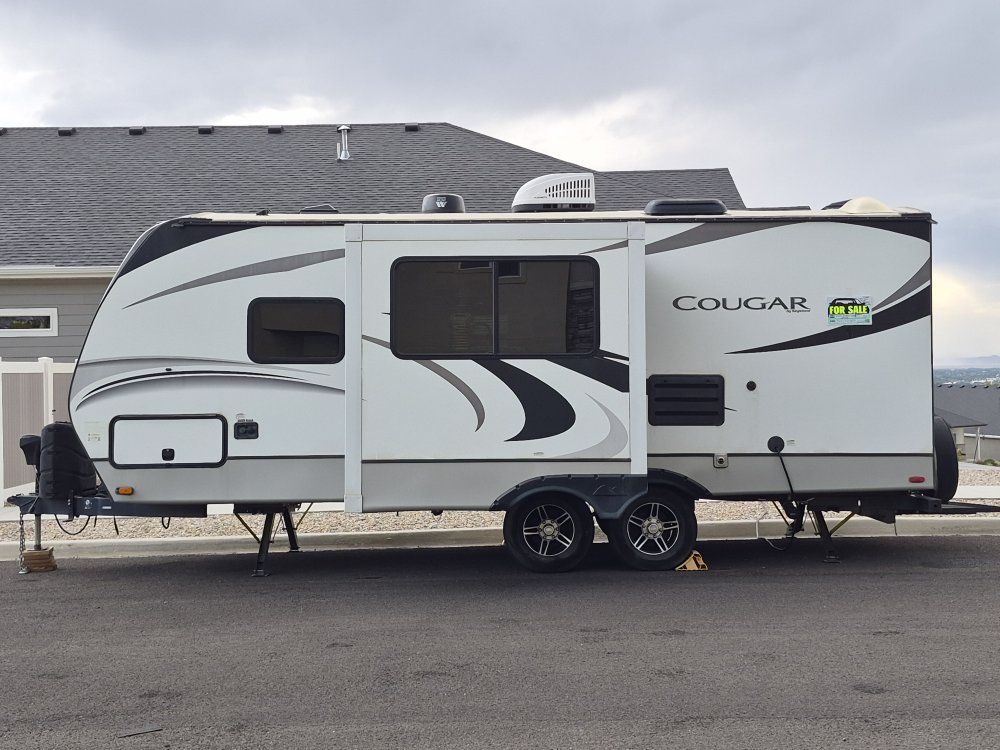 2020 Keystone Cougar Half-Ton 22RBSWE Travel Trailer - 26ft with Slide-Out