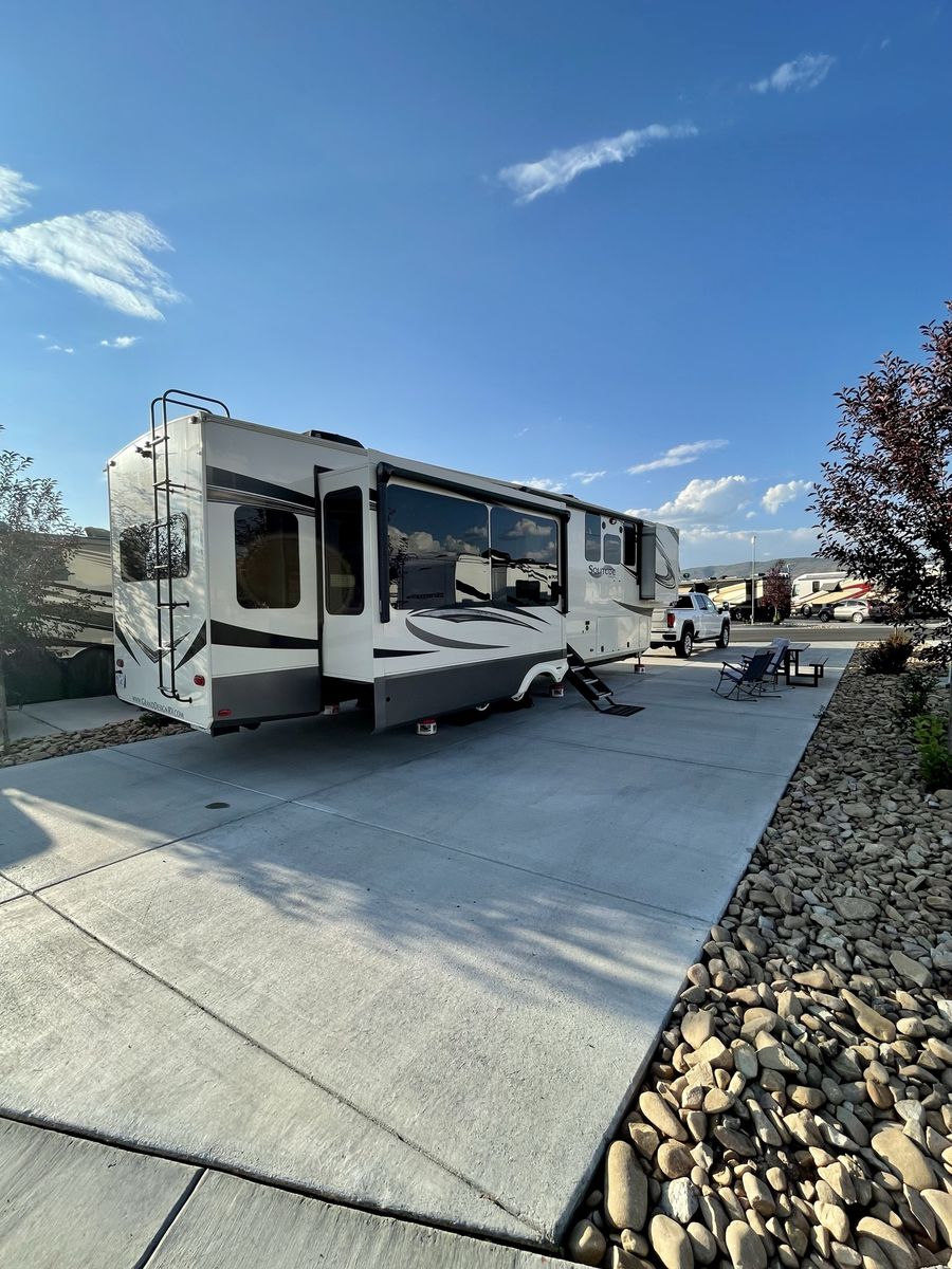 5th wheel trailer 2020 Grand Design Solitude 372W