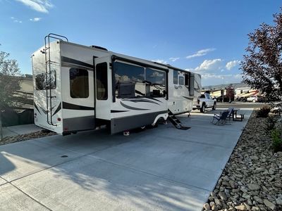 5th wheel trailer 2020 Grand Design Solitude 372W